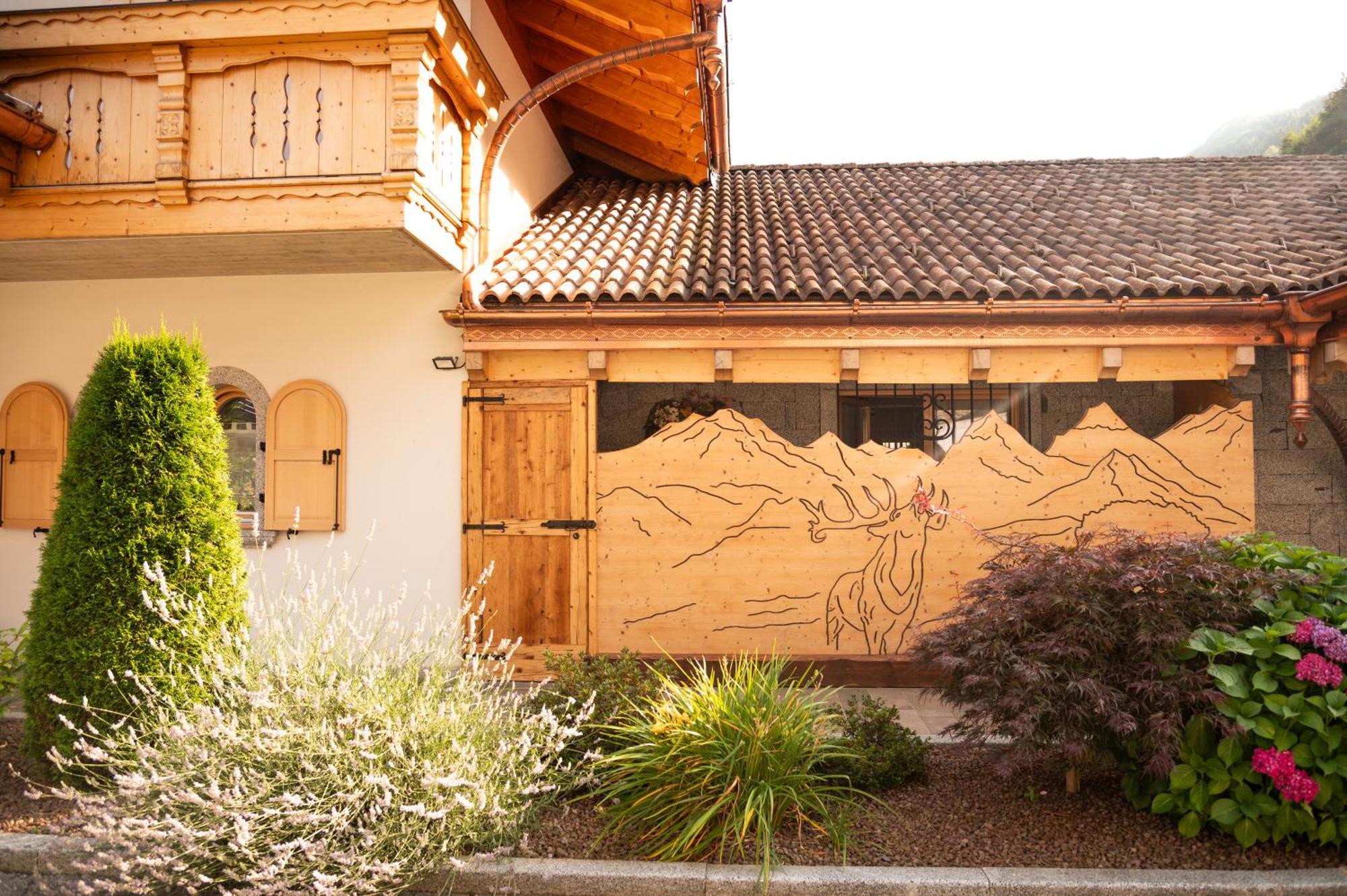Alfio'S Alpen Suite Roncone Exterior photo