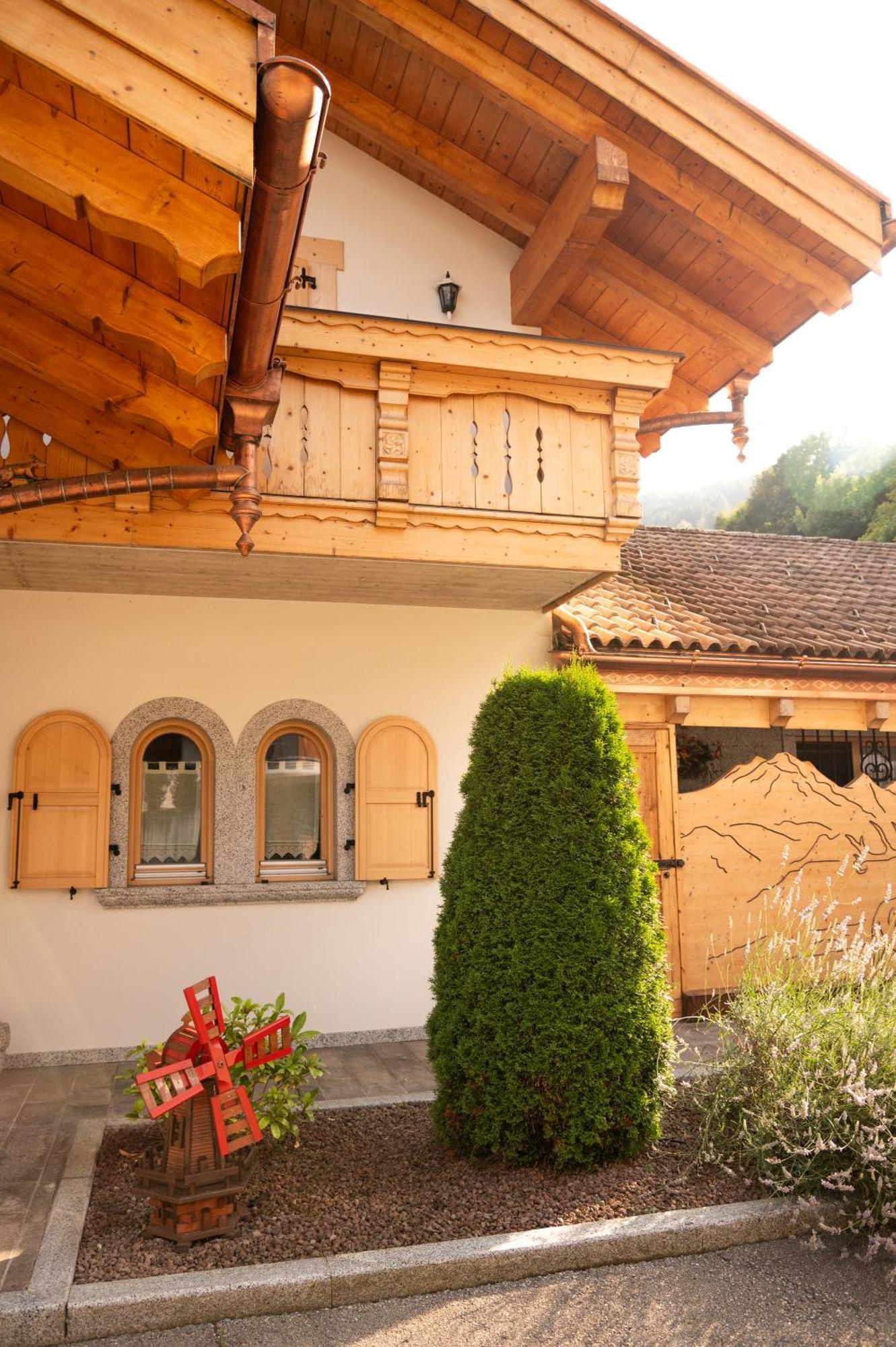 Alfio'S Alpen Suite Roncone Exterior photo